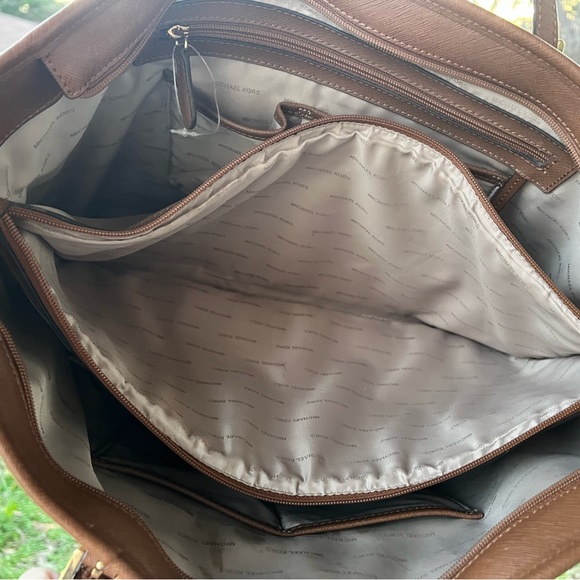 Large MK computer tote bag in luggage - Picture 6 of 7